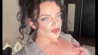 Je m’exhibe en body à la fin je twerk à quatre pattes une bonne chienne