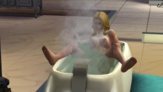 Te cuento mi historia como madrastra seductora mientras me toco en la tina del baño / The sims
