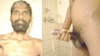 Rajesh Playboy 993 手淫大鸡巴和卡明在浴室.巨大的射精，大的射精负荷