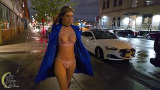Lily Mae Naked lencería en público