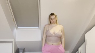 Thick loira Larissa rose fazendo outra prova