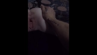 Rozległa i długa zabawa cipki z dildo prowadzi do szybkiego