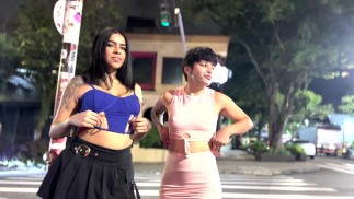 Salgo de fiesta en Medellín con dos hermosas putas y terminamos sexo Anal