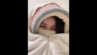 布団の中に潜り込んでフェラするヘンタイOL♡(素人個人撮影/巨乳/デカ尻/美女/可愛い/日本人OL/スマホ自撮り/Japanese/asian