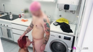 Hot ruiva MILF Albaan fode o melhor amigo do enteado para a gente ver