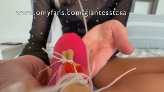 Upskirt Peaker Ex-vriendje wordt gekrompen en vastgebonden aan dildo en dan verloren binnen met GIGANTISCHE endo camera