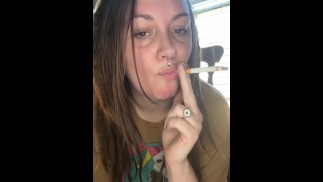 Fumando Fetish Chica Masturbándose - Video completo en OF
