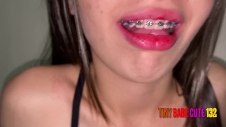 POV - Nevlastní dcera mě svádí svým sexy pyžamem, chce poprvé šukat