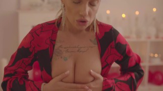 Sam Frost - Wesołego Ruchania i Creampie