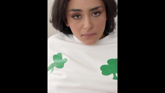 Busty Teen Vanessa Moon drückt ihre Love von Stiefbros großem Schwanz aus, als sie ihn reitet S26:E5