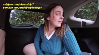 MILF s’est excitée dans le parking occupé