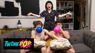 TWINKPOP - Spikey Deeははしごに近いので、Trevorブルックスは彼の巨根で彼を捕まえます