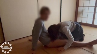 清楚女子、自宅和室にて禁断行為…♡個人撮影/素人/ハメ撮り/騎乗位/バック/手コキ/制服