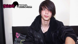 Tommy May se masturbando na frente da câmera pela primeira vez
