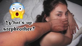 Shh Shh non urlare!! Il mio fratellastro si intrufola nella mia stanza...