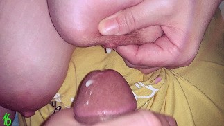 Tieten neuken en lactatie grote borsten - zwangere melkende borsten, melkspetters, zelfgemaakt, heet.