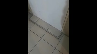 Моя жена научила меня мастурбировать в порно