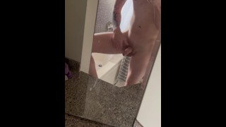 ¡Pensando en ti bajo el sol hasta que mi compañero de cuarto me interrumpa!