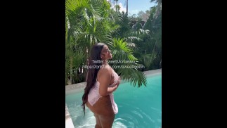 Sweet Monae в отпуске
