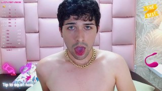 Caras de orgasmo mientras nos masturbamos y saco la lengua