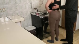 زنداییم ناهار درست میکرد تنها بودیم سرپایی کردمش