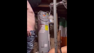 Cría anónima a pelo en el sótano