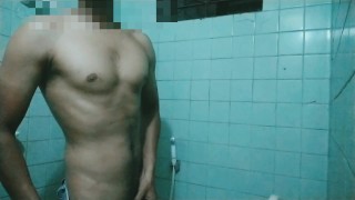 🔥 Ragazzo muscoloso Hot che masturba il cazzo peloso