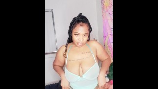 este nuevo juguete follada Jade y le hizo crema