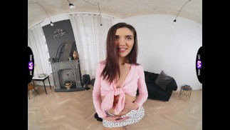 Lo spogliarello selvaggio di Jadilica che implora il suo cazzo - TeenMegaWorld