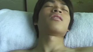 Jovem asiática twink grita em profunda pov cu fodendo