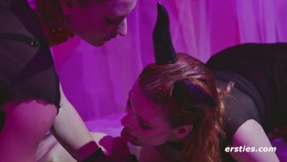 Ersties - Die sexuellen Dämonen Dolly und Mia ficken den schlafenden Toyboy in seinen Träumen