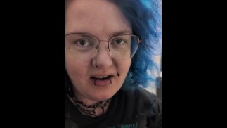 Babygirl_Smurf gelangweilte Hausfrau mit Fickmaschine und Squirt