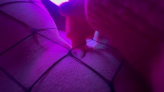 Pink laska pieprzy się wibratorem