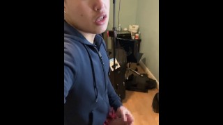 Asian Guy möchte, dass du seinen Schwanz lutschst