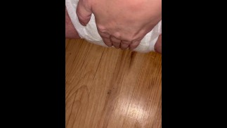 La pisse se déverse de ma couche