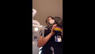 POV Gasmasker Tandreiniging, prostaatonderzoek, melken ZIE DE VOLLEDIGE VIDEO OP MIJN ONLFANS