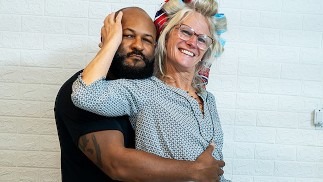 grand-mère gicleuse de 68 ans se fait fister