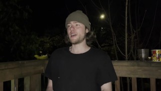 POV：你和你的异性恋朋友出去，他用新的东西让你感到惊讶