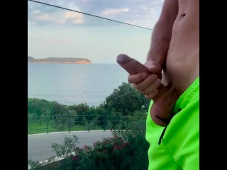Se Branler Sur Le Balcon Du Premier étage à Dubrovnik Pour que Tout Le Monde Voie Ma Grosse Bite