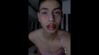 Latinaフェンボーイはあなたのために自分自身をけいれん