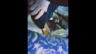 Blonde soplando