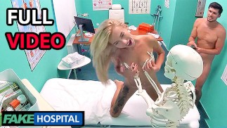 Słodka rosyjska blondynka połyka spermę lekarza - Fake Hospital