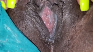 Je lui ai fait renifler ma culotte sale et nettoyer ma chatte crémeuse et mon trou du cul non lavés pendant des jours