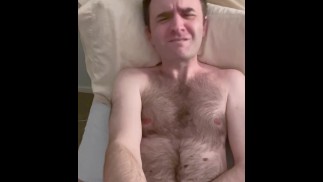 POV: Pieprzysz swoją owłosioną pupę na jego plecach