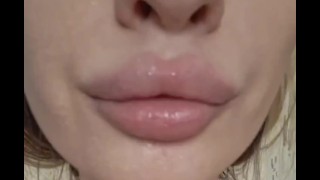 Fetish pour la bouche avec accolades