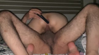 Nevlastní sestra ukázala, jak používá vibrační dildo část 1