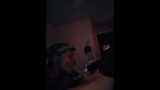 Bonnetová hlava spolkne toto bwc a chytí ořech na tváři