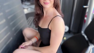 私はジムで女の子に会ったし、我々はセックス、公共の高速荒れ性を持っていた