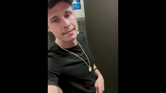 Qualcuno mi ha quasi beccato a masturbarmi al centro commerciale