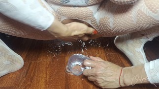 Hot рыжая трахает свой дилдо в зеркале, пока не 💦 сквиртует сильно Часть 2